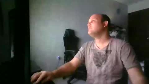 Snapshot of heavy_rebellxc chatting on February 24, 3:44 am Heavy Rebell online show from February 24, 3:44 am
