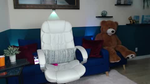 hebelongs2her online show from October 20, 7:25 pm