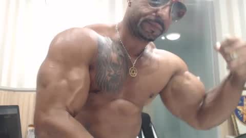 hebertgomes online show from May 5, 11:13 pm