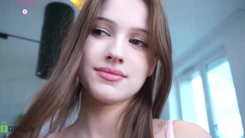 Snapshot of hecola chatting on September 27, 10:42 am Nika next stream 200pm GMT online show from September 27, 10:42 am