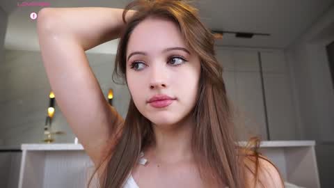 Snapshot of hecola chatting on November 22, 1:32 pm Nika next stream 200pm GMT online show from November 22, 1:32 pm