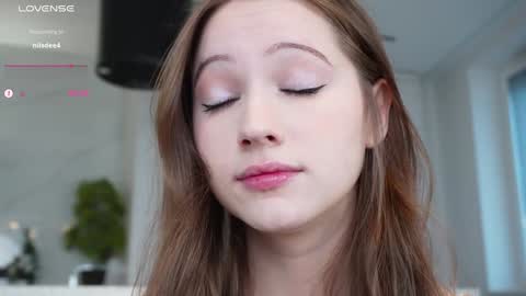 Snapshot of hecola chatting on November 30, 9:24 am Nika next stream 200pm GMT online show from November 30, 9:24 am