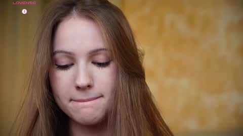 Snapshot of hecola chatting on December 4, 12:36 pm Nika next stream 200pm GMT online show from December 4, 12:36 pm