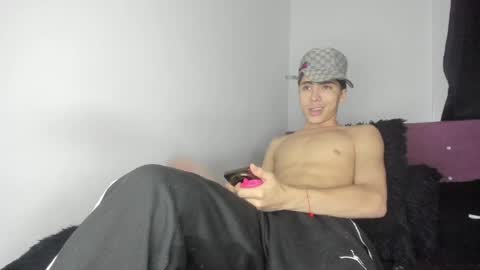heellboy_ online show from May 14, 5:03 am