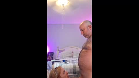 Snapshot of heelsstayon44 chatting on April 3, 8:18 pm heelsstayon44 online show from April 3, 8:18 pm