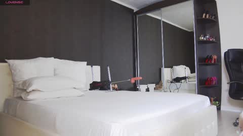 Helen online show from March 24, 3:33 am