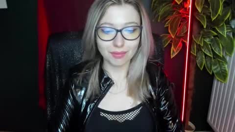 Snapshot of heidi_pleasure chatting on March 13, 5:36 am Heidi online show from March 13, 5:36 am
