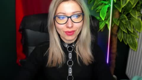 Snapshot of heidi_pleasure chatting on March 17, 6:39 am Heidi online show from March 17, 6:39 am