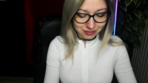 Snapshot of heidi_pleasure chatting on March 23, 5:33 am Heidi online show from March 23, 5:33 am