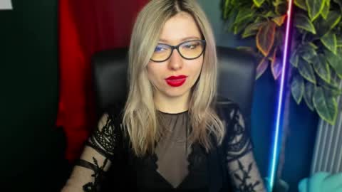 Snapshot of heidi_pleasure chatting on March 30, 4:35 am Heidi online show from March 30, 4:35 am