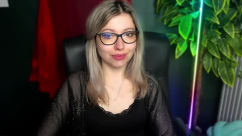 Snapshot of heidi_pleasure chatting on March 31, 4:46 am Heidi online show from March 31, 4:46 am