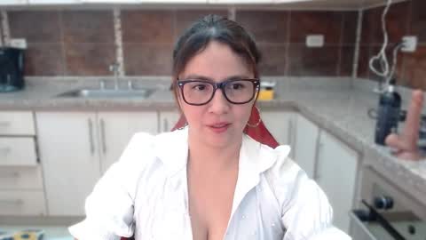 Snapshot of heidy_wells chatting on September 26, 11:36 am Heidy online show from September 26, 11:36 am