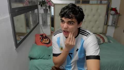 heiker_ online show from October 22, 3:07 am