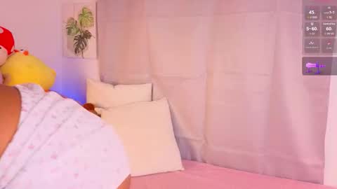 Snapshot of heily_fox chatting on November 10, 5:39 am HEILY online show from November 10, 5:39 am