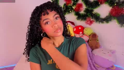 Snapshot of heily_fox chatting on December 21, 7:04 am HEILY online show from December 21, 7:04 am