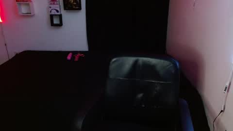 Snapshot of heizer_ chatting on December 22, 11:52 pm ETHEREAL HEIZER online show from December 22, 11:52 pm