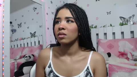 Snapshot of hela_sexy_xx chatting on December 2, 5:59 am hella online show from December 2, 5:59 am