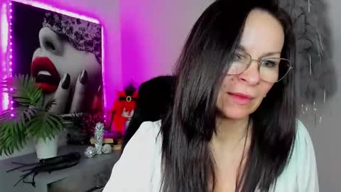 Helen online show from April 7, 2:39 pm