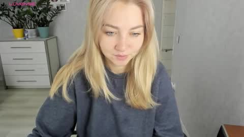 Snapshot of helen_angel_girl chatting on September 19, 6:26 am Helen sven online show from September 19, 6:26 am