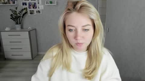 Snapshot of helen_angel_girl chatting on October 6, 11:18 am Helen sven online show from October 6, 11:18 am