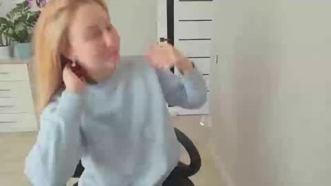 Snapshot of helen_angel_girl chatting on October 23, 8:35 am Helen sven online show from October 23, 8:35 am