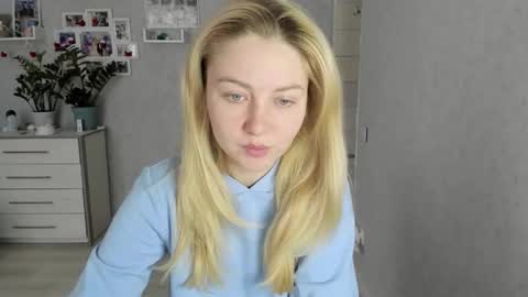 Snapshot of helen_angel_girl chatting on November 19, 9:31 am Helen sven online show from November 19, 9:31 am