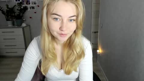 Snapshot of helen_angel_girl chatting on December 21, 7:15 am Helen sven online show from December 21, 7:15 am