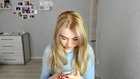 Snapshot of helen_angel_girl chatting on February 7, 8:51 am Helen sven online show from February 7, 8:51 am