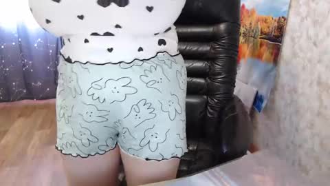 Snapshot of helen_bee chatting on September 25, 7:23 am Tanya online show from September 25, 7:23 am