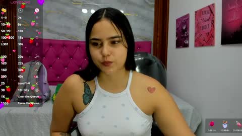 Snapshot of helen_russoo chatting on April 22, 11:17 pm Helen online show from April 22, 11:17 pm