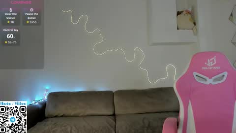 Snapshot of helen_spark chatting on October 18, 2:03 am helen_spark online show from October 18, 2:03 am