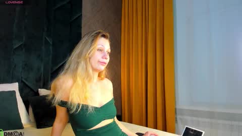 helen_williamss online show from December 15, 1:10 am