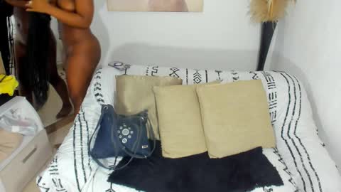 Snapshot of helena_copper chatting on October 5, 7:23 pm HELENA COPPER online show from October 5, 7:23 pm