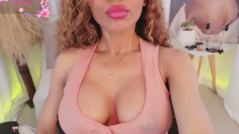 Snapshot of helena_fits chatting on August 8, 6:10 pm Helena Fits online show from August 8, 6:10 pm