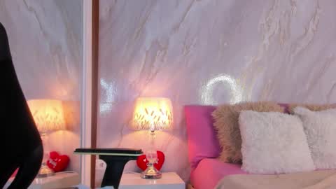 Helena Santos  online show from March 3, 11:05 am