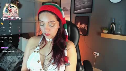 Snapshot of helenaduque_ chatting on December 23, 11:57 am Helena online show from December 23, 11:57 am
