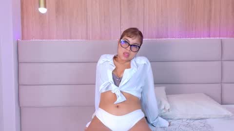 helenafoumier online show from February 28, 10:33 pm