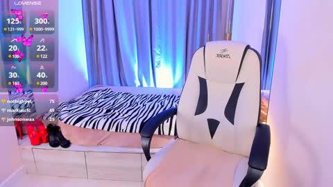 Snapshot of helenaregal chatting on January 14, 7:43 pm Helena online show from January 14, 7:43 pm