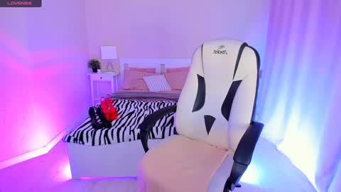 Snapshot of helenaregal chatting on January 18, 7:38 am Helena online show from January 18, 7:38 am