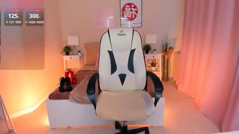 Snapshot of helenaregal chatting on October 13, 1:44 pm Helena online show from October 13, 1:44 pm