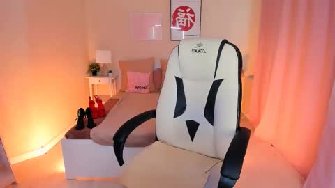 Snapshot of helenaregal chatting on October 18, 6:48 am Helena online show from October 18, 6:48 am