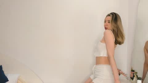 Sarah  here Help to make 100 thumbs up  online show from January 29, 3:54 am