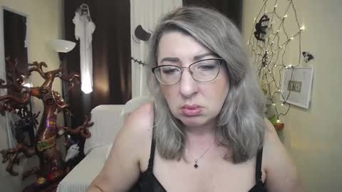 Snapshot of helenenigma chatting on October 11, 6:28 pm helenenigma online show from October 11, 6:28 pm