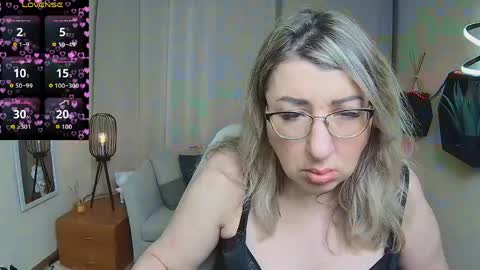 helenenigma online show from May 14, 6:37 pm