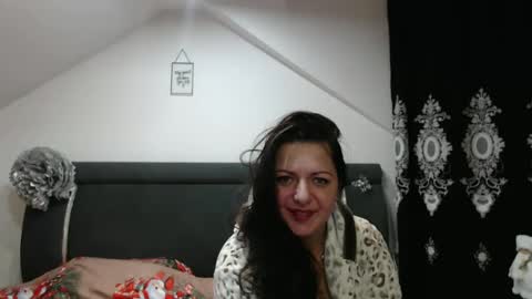 Snapshot of helenhh chatting on December 24, 10:22 am helenhh online show from December 24, 10:22 am
