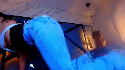 Snapshot of helenjoness_ chatting on October 9, 11:47 pm online show from October 9, 11:47 pm