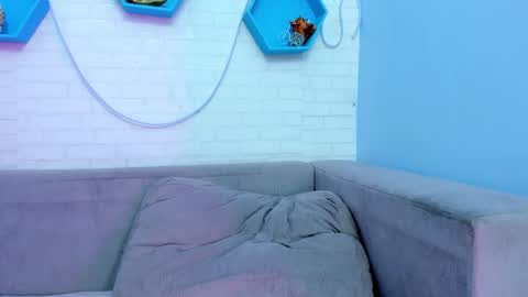 Snapshot of helenn_monroy1 chatting on February 12, 6:09 pm online show from February 12, 6:09 pm