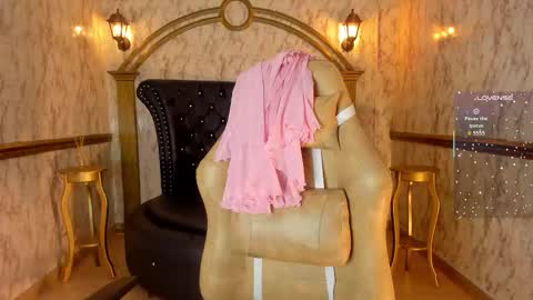 Snapshot of helenstanfordd chatting on March 10, 3:28 pm Helen or Hells online show from March 10, 3:28 pm