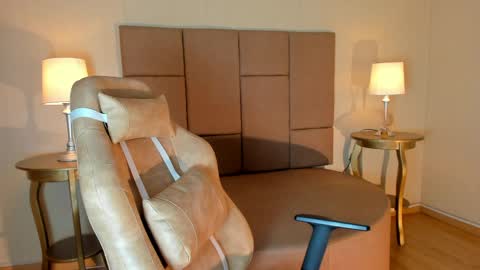 Snapshot of helenstanfordd chatting on April 1, 1:01 pm Helen or Hells online show from April 1, 1:01 pm