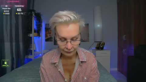 Snapshot of helgahimmele chatting on December 9, 3:44 pm Helga online show from December 9, 3:44 pm